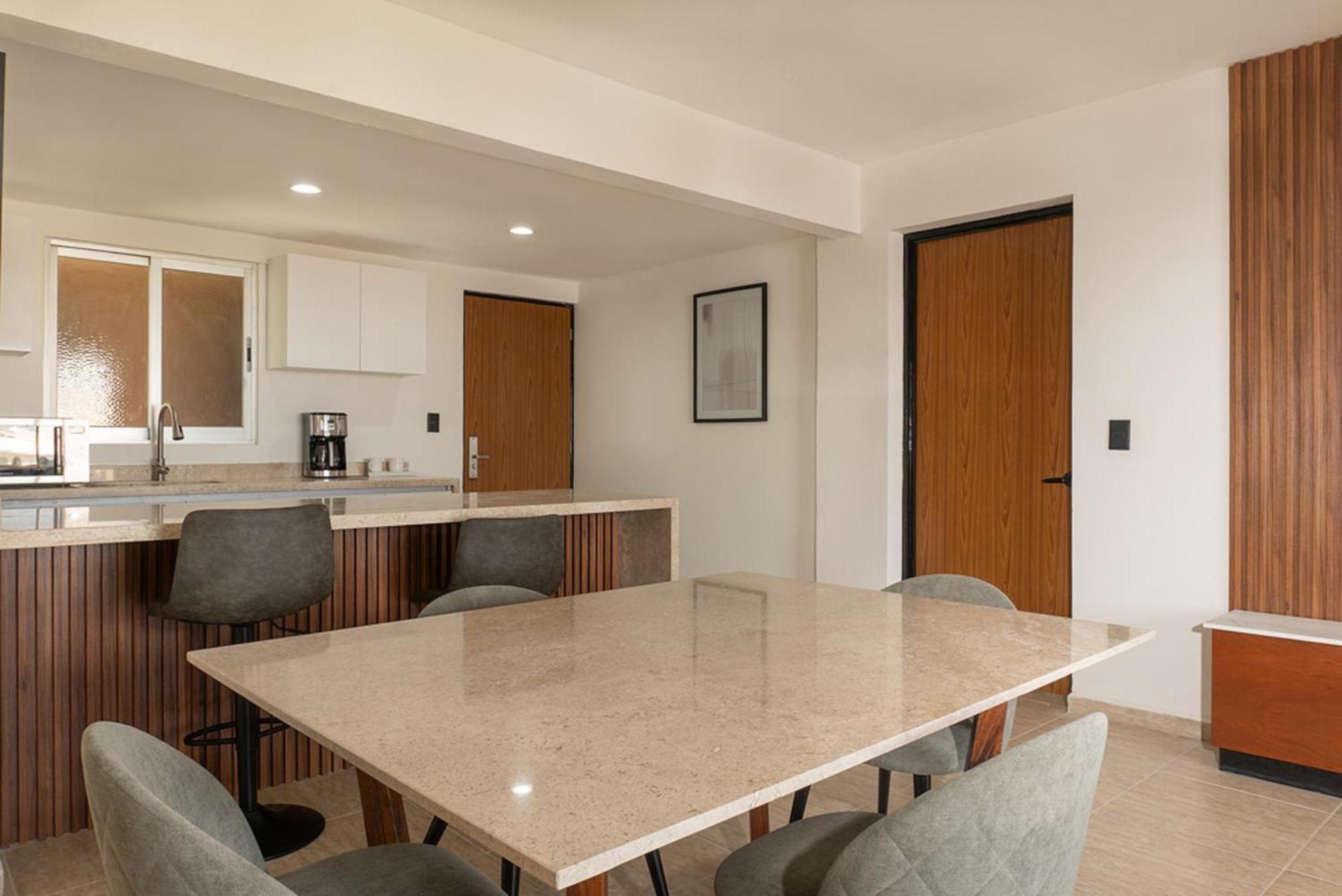 Deluxe King Suite