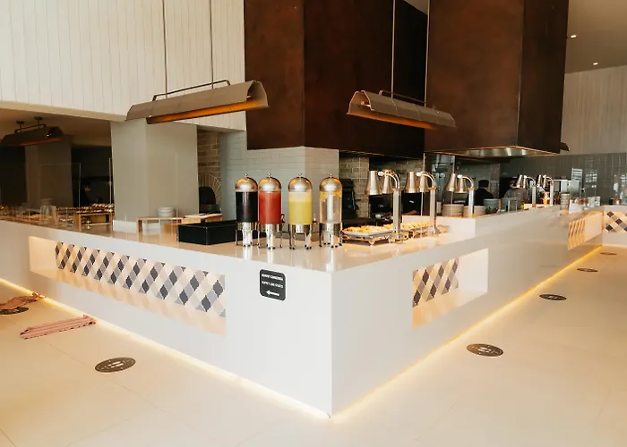 Beach hotel: Emporio Cancun